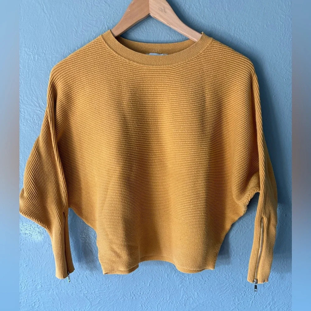 Carmen Marc Valvo Gold Ribbed Batwing Cropped Sweater Top xs
